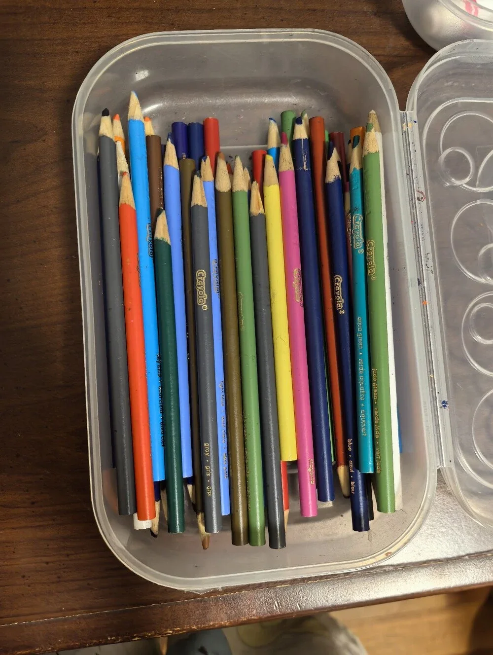 Crayola Art Supply Bundle – Colored Pencils, Crayons & Markers